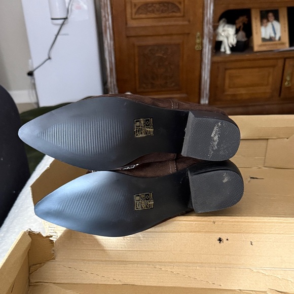 Boohoo Dark Brown Embroidered Heeled Boots - Picture 5 of 6